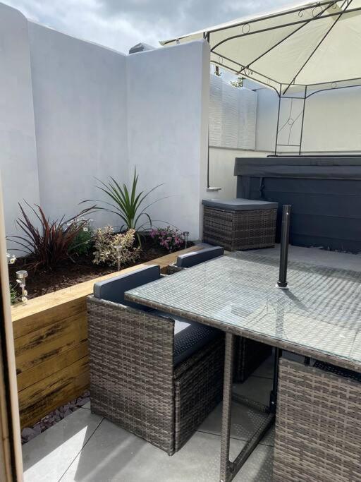 Flat Lode Nook Modern 2 Bed Home With Hot Tub Pool Exterior foto
